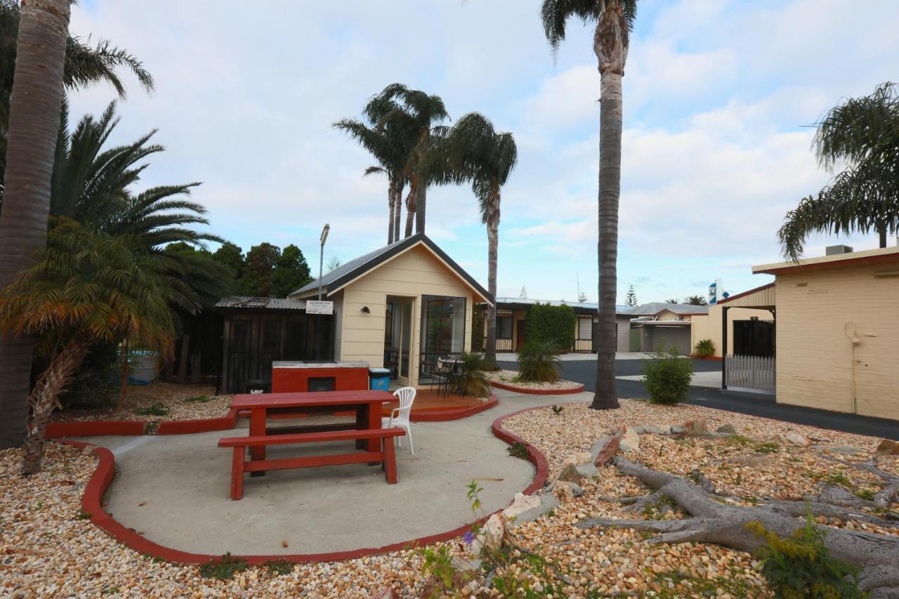 The Esplanade Motel Lakes Entrance Kültér fotó